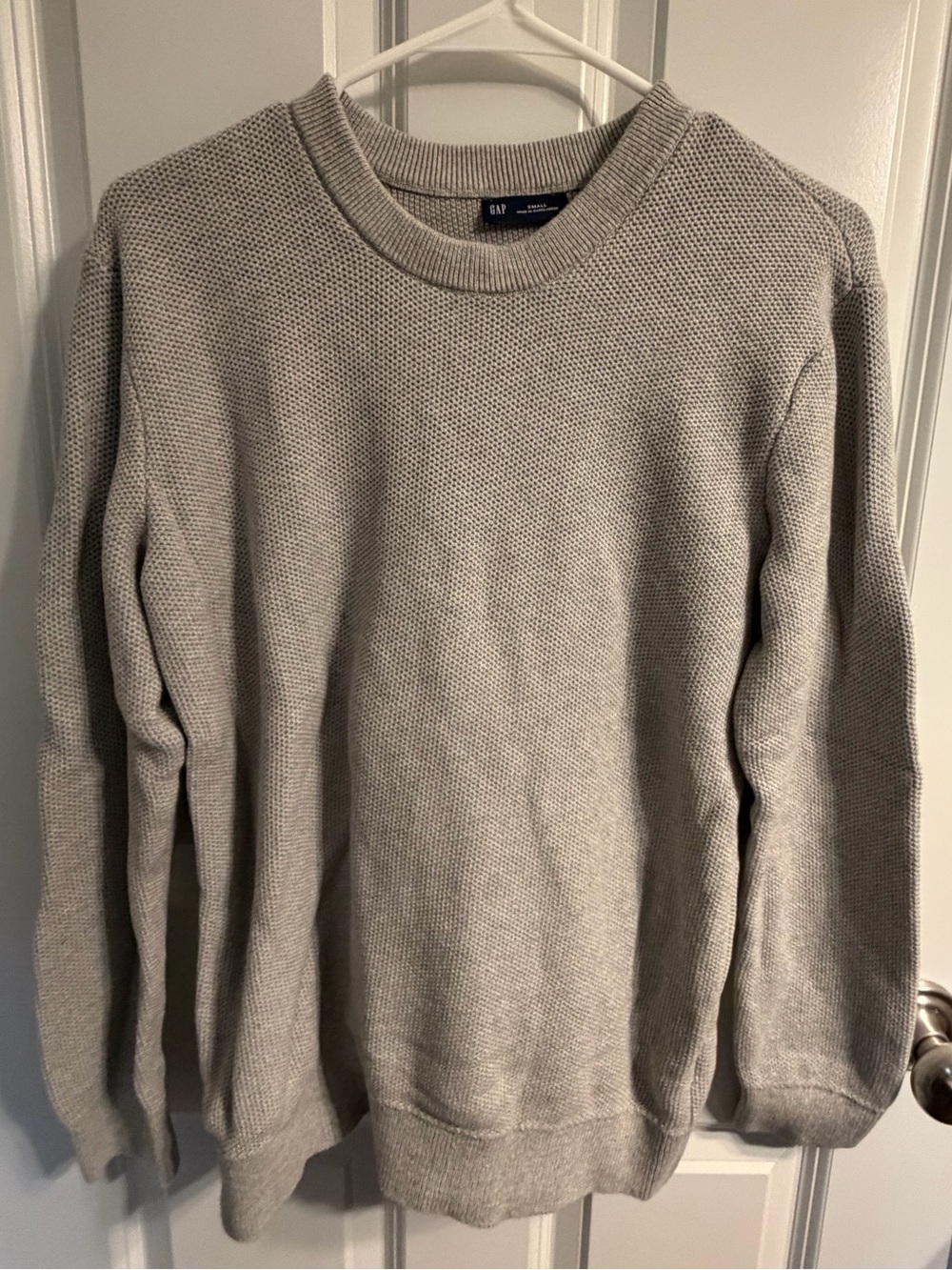 GAP Men's Textured Crewneck Sweater in Light Gray